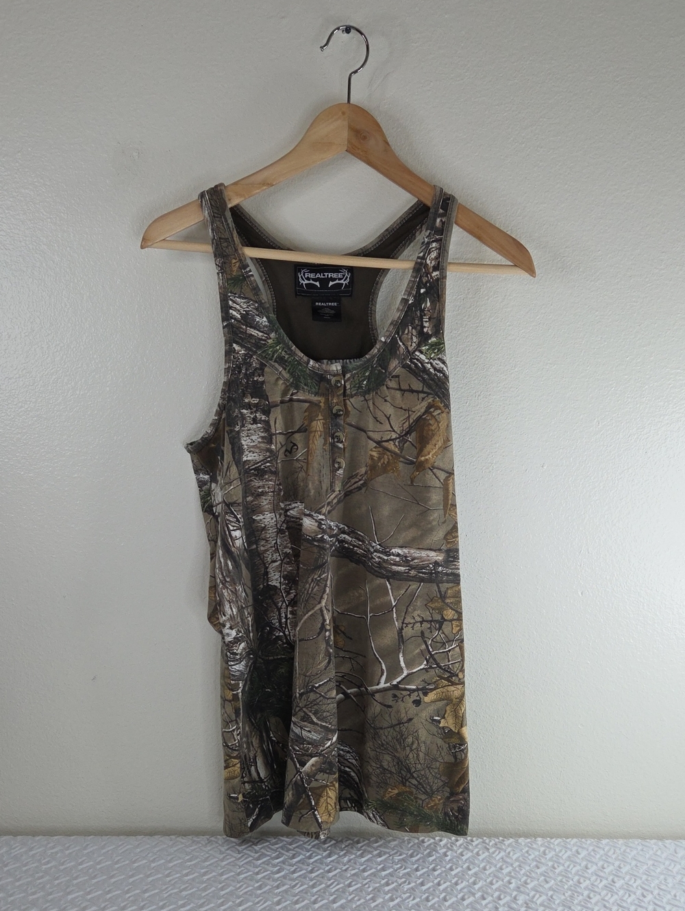 Realtree Large Camo Henley Racerback Tank Top Camouflage Brown and Green EUC